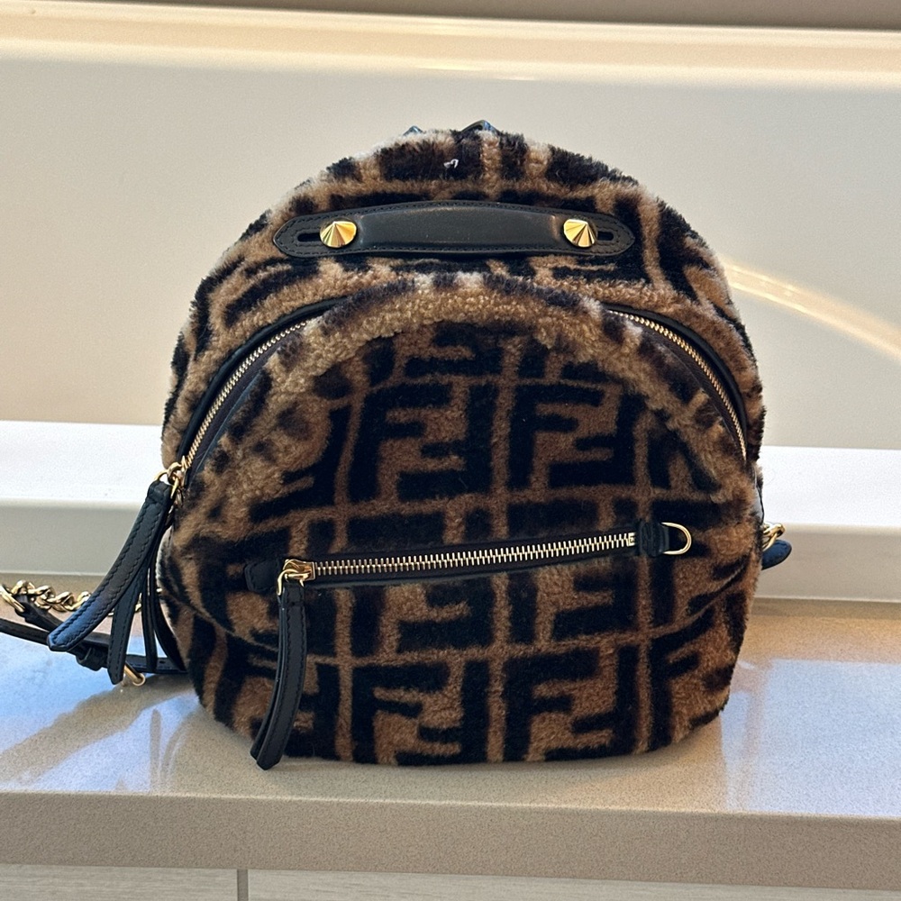 Fuzzy Fur Fendi backpack 100% authentic - Picture 2 of 9